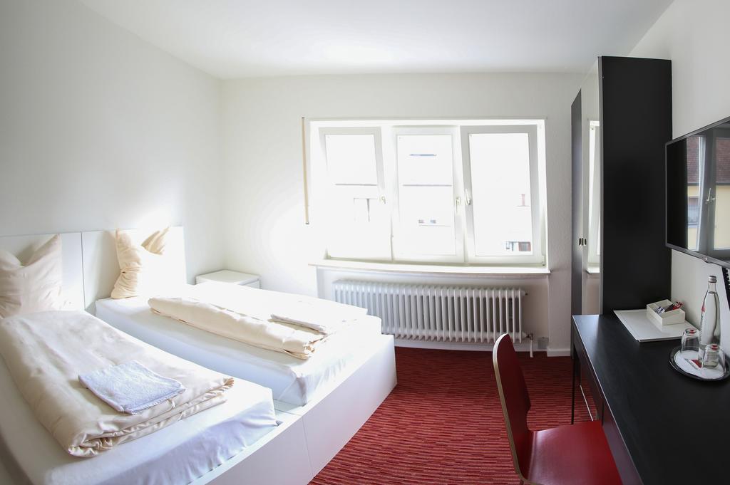 Mille Stelle Hotel Eggenstein-Leopoldshafen Oda fotoğraf